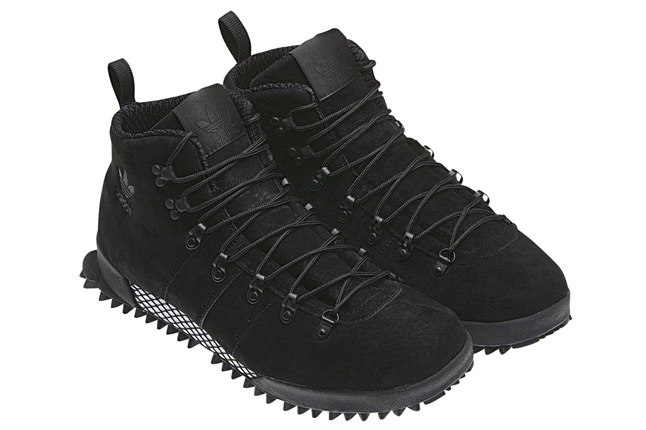 adidas-primaloft-mountain-marathon-tr-black-pair-1