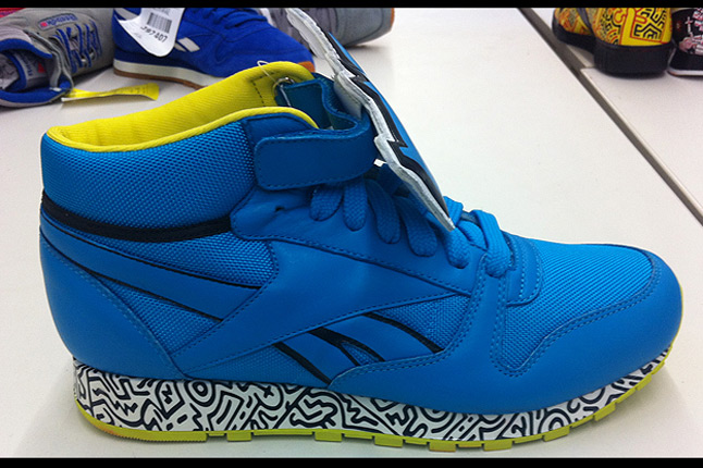 keith-haring-reebok-cl-leather-mid-lux-12-blue-lime-profile-1