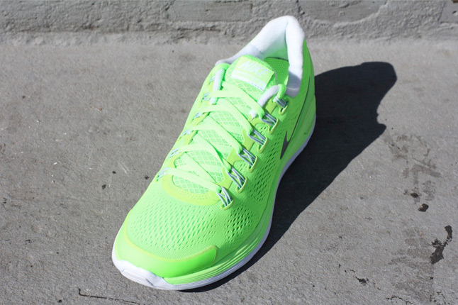 nike-lunarglide-4-electric-green-quater-front-1