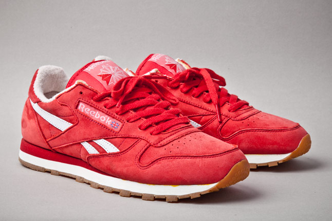 reebok-classic-leather-vintage-union-red-angle-1