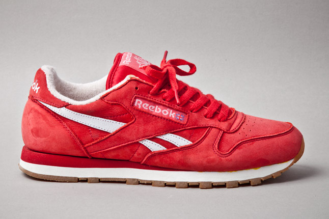 reebok-classic-leather-vintage-union-red-profile-1
