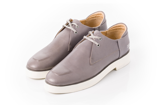 380g-carin-wester-grey-leather-angle-1