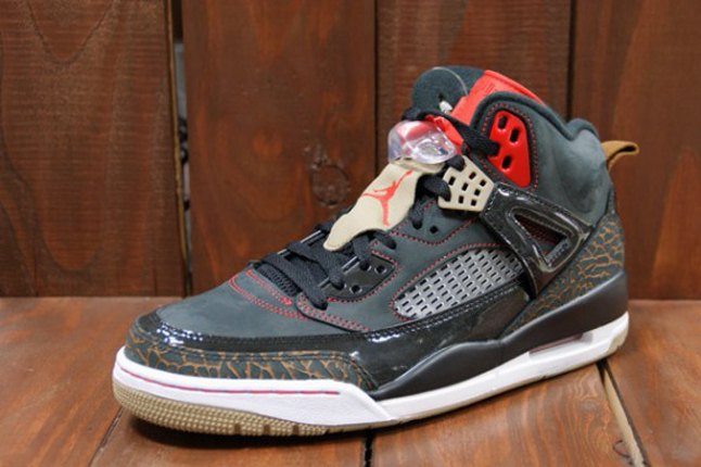 air-jordan-spizike-blk-challenge-red-profile-outer-1