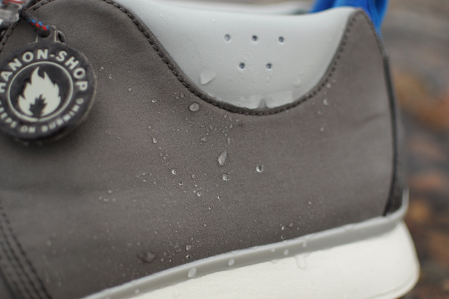 hanon-clarks-traxter-ventile-heel-water-droplets-detail-1