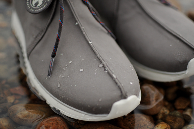 hanon-clarks-traxter-ventile-toe-water-droplets-detail-1