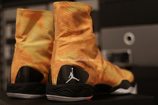 jordan-xx8-yellow-camo-pair-heel-1