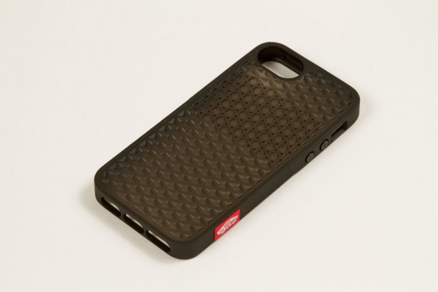 Vans-x-Belkin-iPhone-5-Waffle-Sole-Case_Black-Black-Tint-640x426