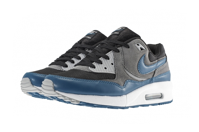 NIKE-AIR-MAX-LIGHT-GREEN-ABYSS-1
