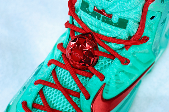 Nike-LeBron-11-Christmas-3