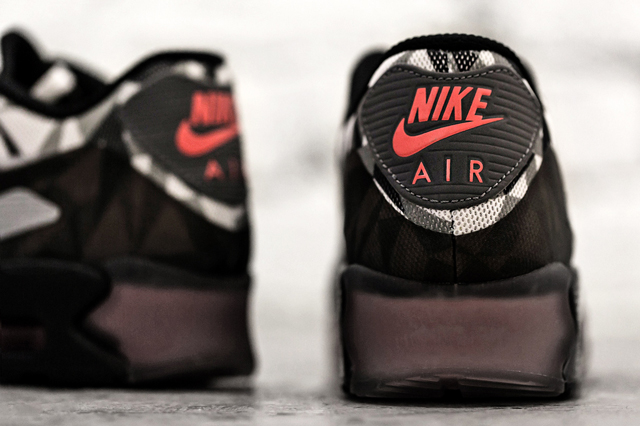 Nike-Air-Max-90-Ice-White-Cool-Grey-Black-Infrared-Heel
