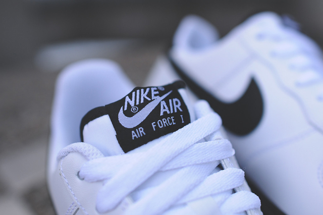 nike-air-force-1-low-white-black-2