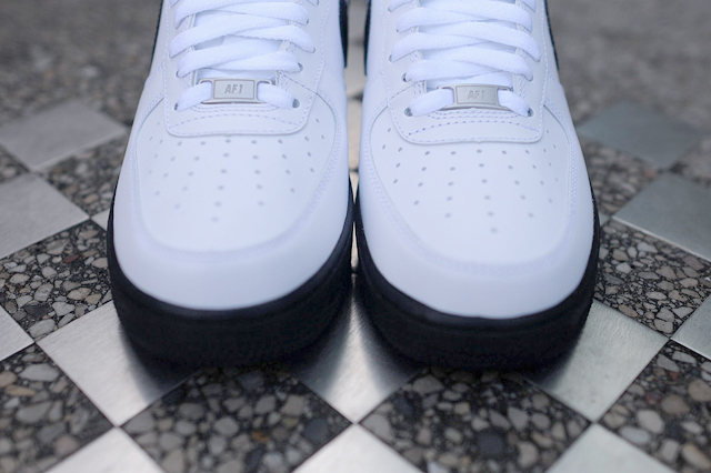 nike-air-force-1-low-white-black-4