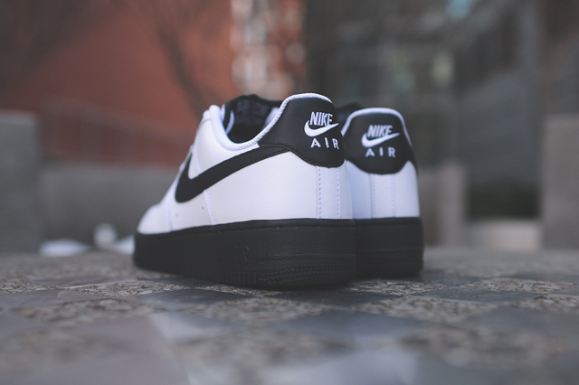 nike-air-force-1-low-white-black-5