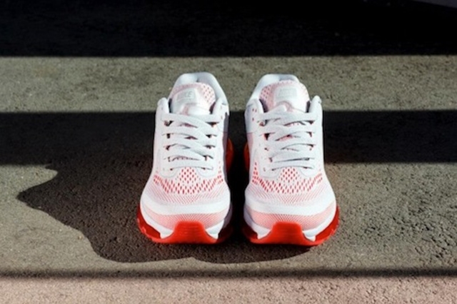 525x350xnike-wmns-air-max-2014-pure-platinum-laser-crimson-total-orange-05-570x380.jpg.pagespeed.ic.kNLcIwpG7l