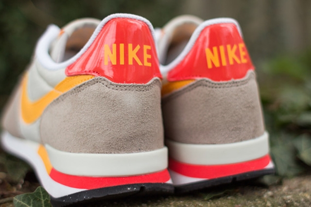 nike-wmns-internationalis-beige-orange-red-07-570x379