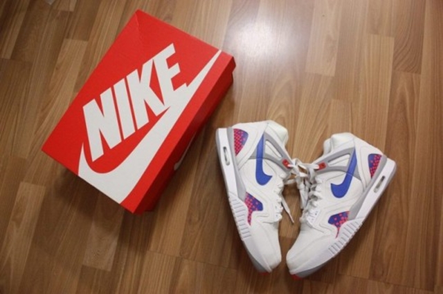 Nike-Air-Tech-Challenge-II-White-Blue-Infrared-540x360