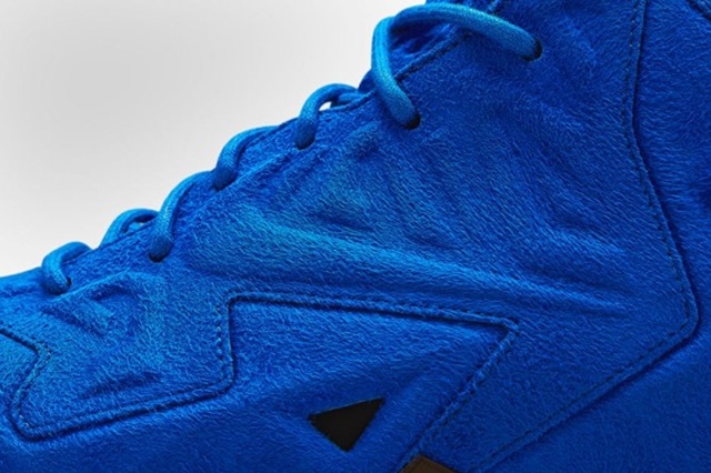 nike-lebron-11-ext-blue-suede-release-info-05-570x380