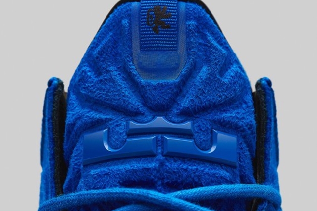 nike-lebron-11-ext-blue-suede-release-info-07-570x431