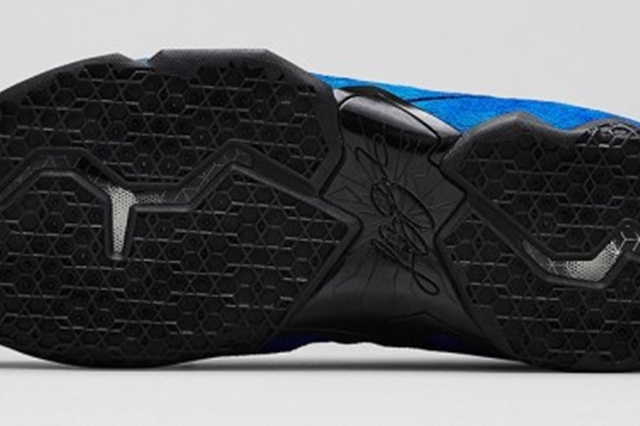 nike-lebron-11-ext-blue-suede-release-info-09-570x251