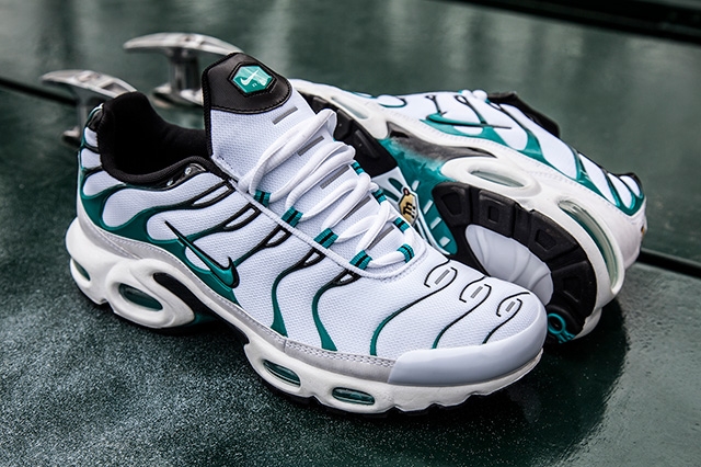 NIKE-AIR-MAX-PLUS-TURBO-1