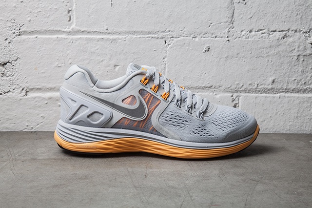 NIKE-LUNARECLIPSE-4-PURE-PLATINUM-ATOMIC-MANGO-2