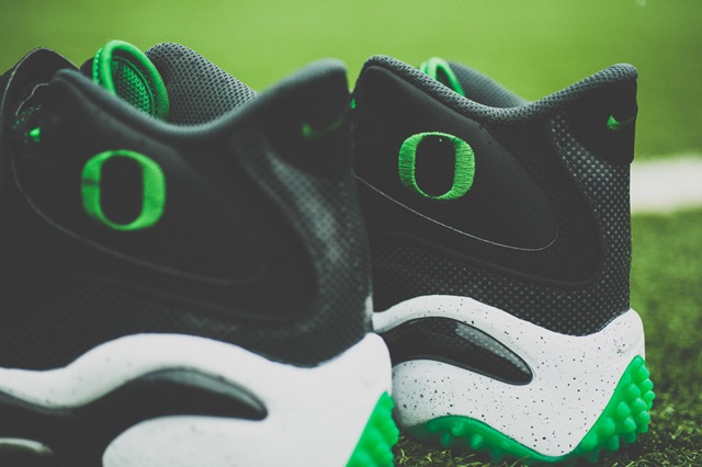 Nike_Aiir_Zoom_Turf_Oregon_Sneaker_politics_3_1024x1024