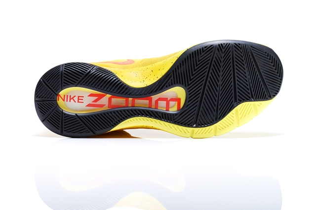 Zoom_HyperRev_689604-760_outsole_FB