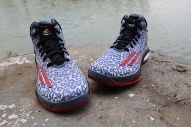 adidas-crazylight-boost-4-white-black-red-leopard-04