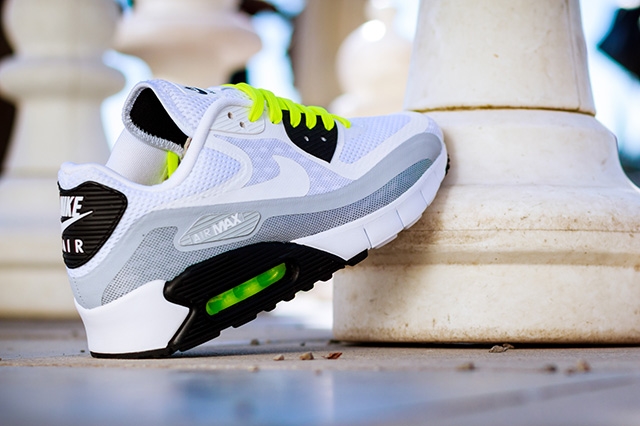 NIKE-AIR-MAX-90-BREEZE-BLACK-VOLT