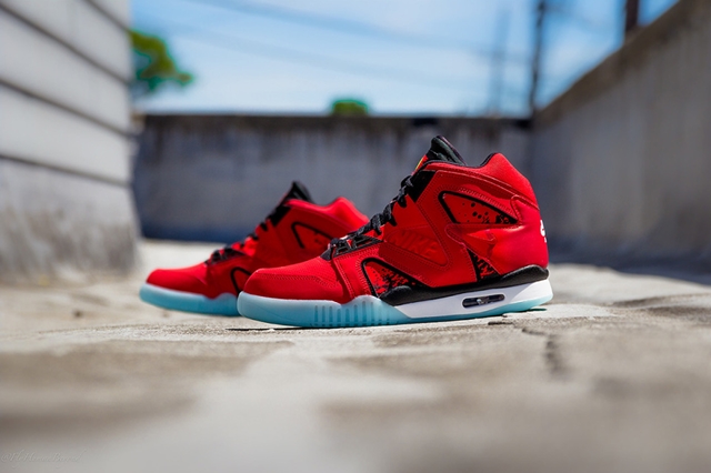 nike-air-tech-challenge-hybrid-chilling-red-1-960x640