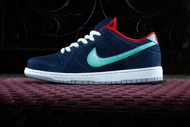 nike-sb-dunk-low-pro-obsidian-gym-red-white-crystal-mint-1