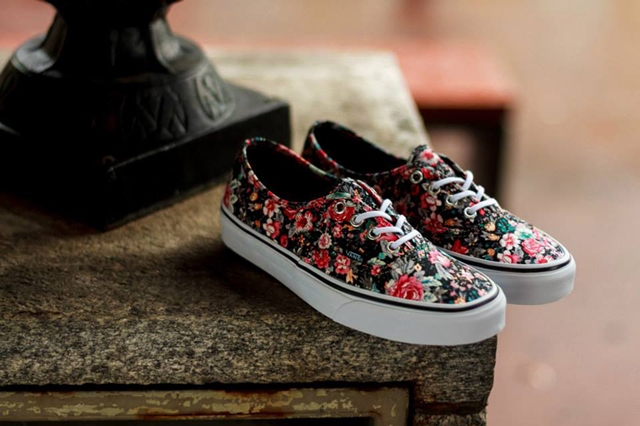 vans-authentic-multi-floral-01