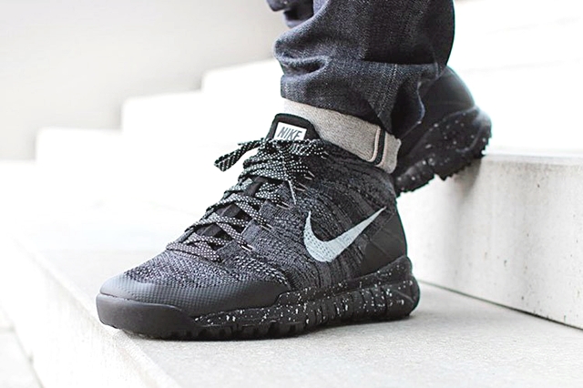 a-first-look-at-the-nike-flyknit-chukka-trainer-fsb-light-charcoal-1