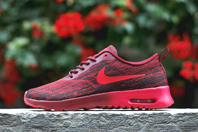 nike-air-max-thea-jcrd-team-red-action-red-02