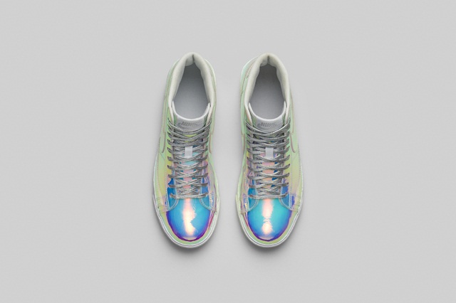 FA14_B6_App-Blazer_Mid_Irridescent_700869_900-Top_Down_Pair-Hero-4545_31985