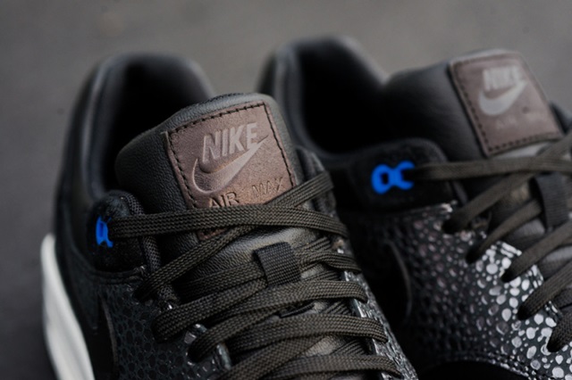 a-closer-look-at-the-nike-air-max-1-deluxe-black-cobalt-4