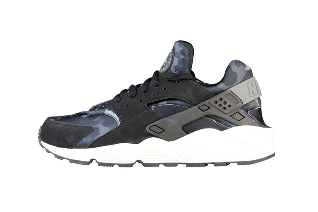 Nike huarache foot locker best sale