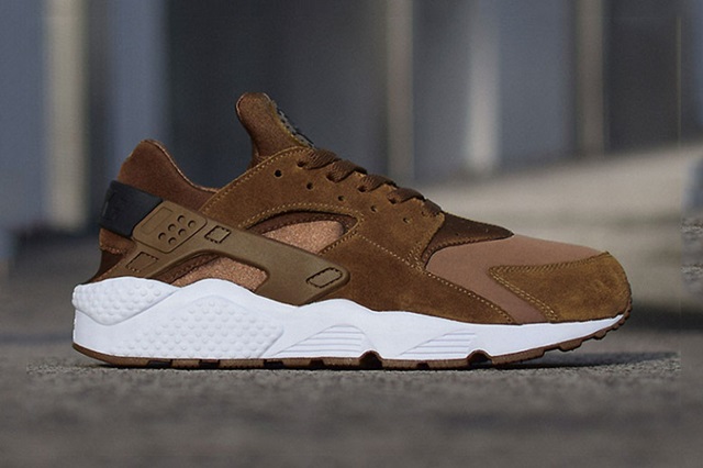 nike-air-huarache-umber-brown-and-dark-grey-01