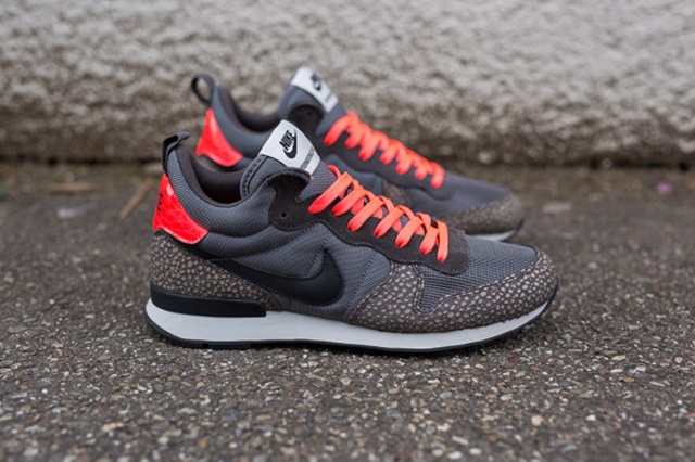 nike-internationalist-mid-cool-grey-medium-ash-02-570x379