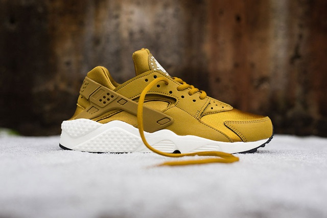 nike-air-huarache-run-bronzine-1-960x640