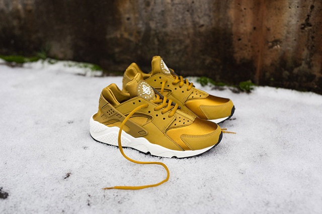 nike-air-huarache-run-bronzine-2-960x640