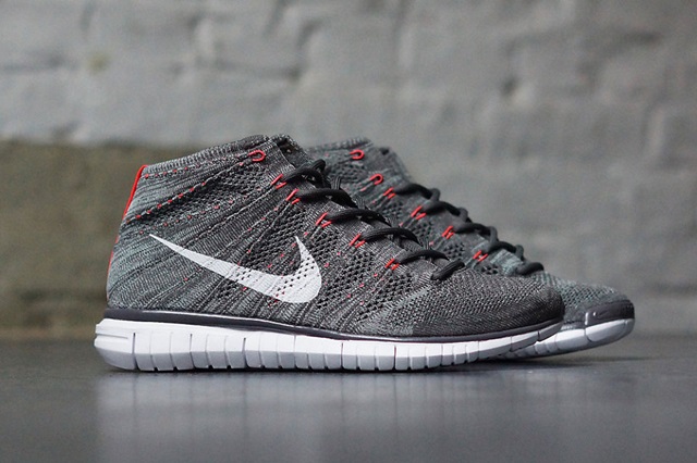 nike-flyknit-chukka-midnight-fog-1-960x640