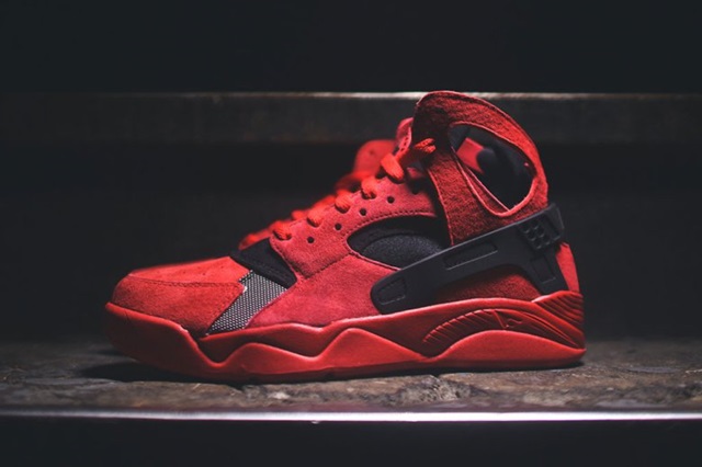 nike-air-flight-huarache-blue-lyon-blue-university-red-black-pack-at-kith-nyc-2