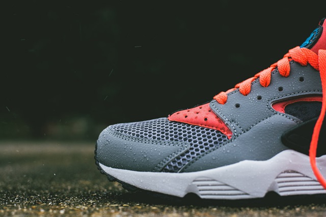 Nike huarache grey crimson top