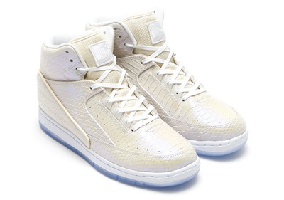 nike-air-python-pearlescent-detailed-look-1