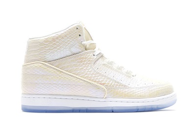 nike-air-python-pearlescent-detailed-look-2
