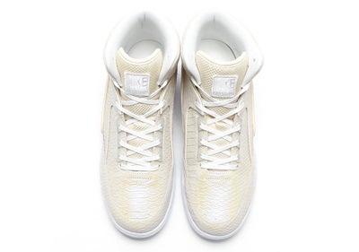 nike-air-python-pearlescent-detailed-look-3