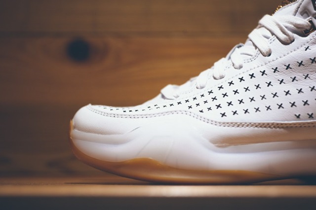a-closer-look-at-the-nike-kobe-x-mid-ext-white-gum-light-brown-4