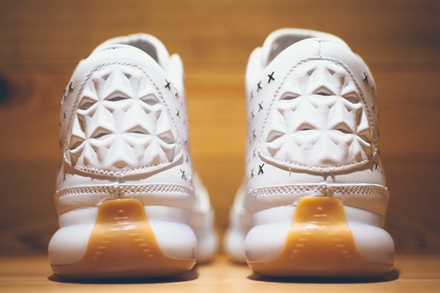 a-closer-look-at-the-nike-kobe-x-mid-ext-white-gum-light-brown-5