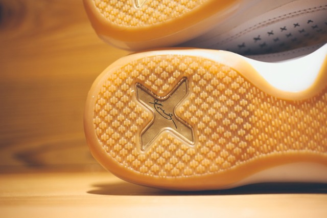 a-closer-look-at-the-nike-kobe-x-mid-ext-white-gum-light-brown-6
